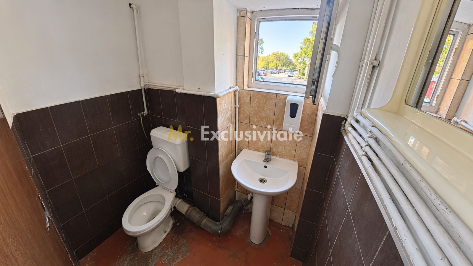 7e81e962a68942a6889a99bb400e568a De Vanzare Spațiu Comercial