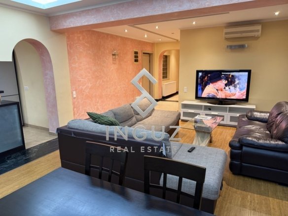 Apartament 3 camere in Vila . 125 mp