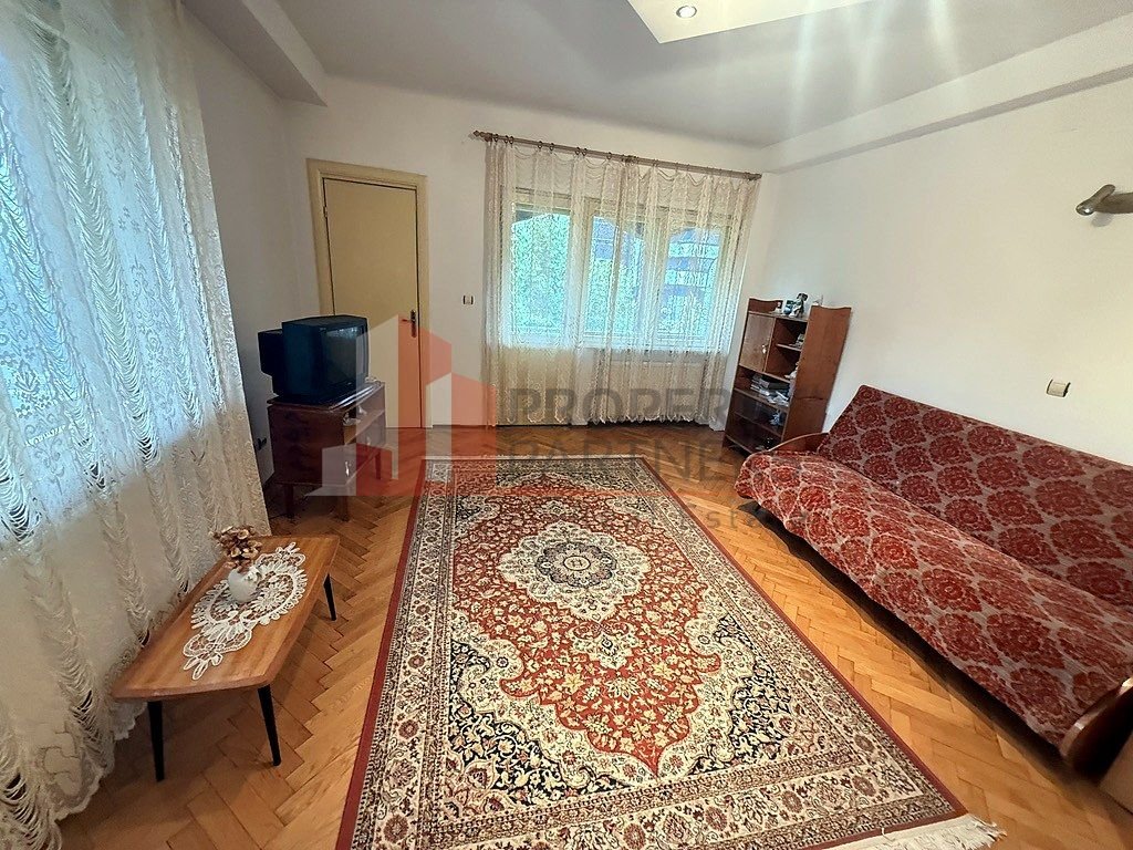 Apartament 3 camere, Bd. Carol I, vizavi de Hotel Montana, centrul Sinaiei