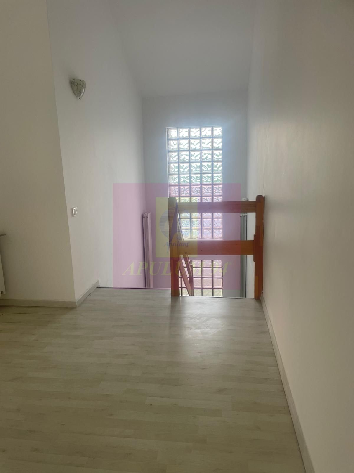 Vilă individuală cu arhitectură elegantă și grădină generoasă | 5 came