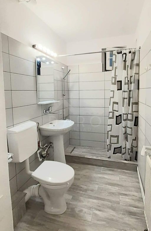 Apartament 3 camere de vânzare