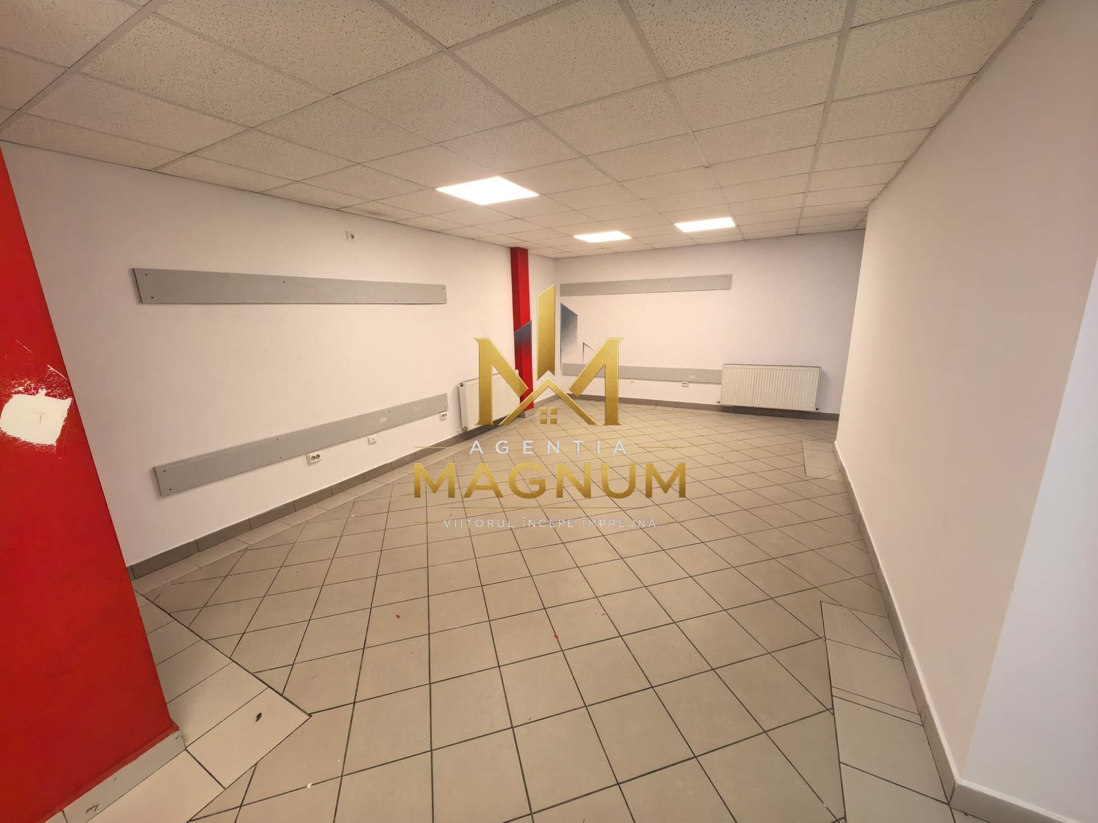 82da39e45572464fb9ee156b10c6f4b7 Spațiu comercial stradal | Vitrină mare | Zonă cu trafic intens