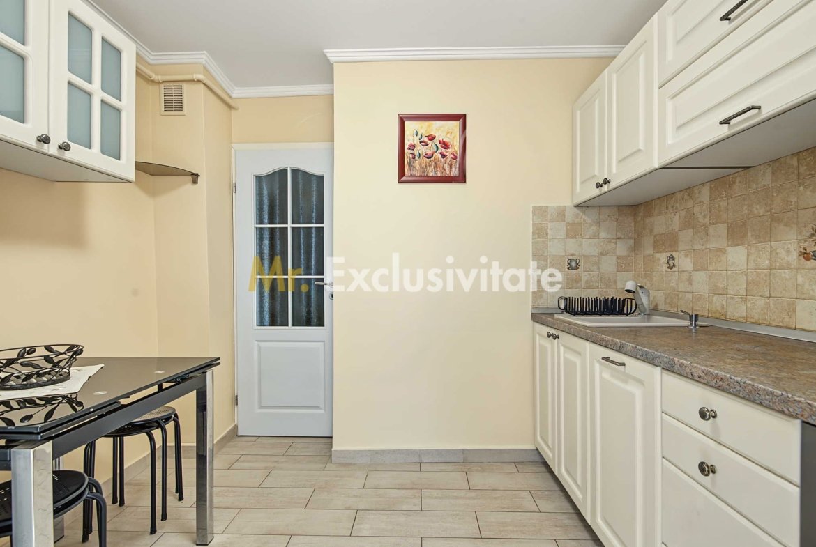 Central-Eremia, ap. 3 camere, 2 băi + boxă,proaspăt zugrăvit, et.2