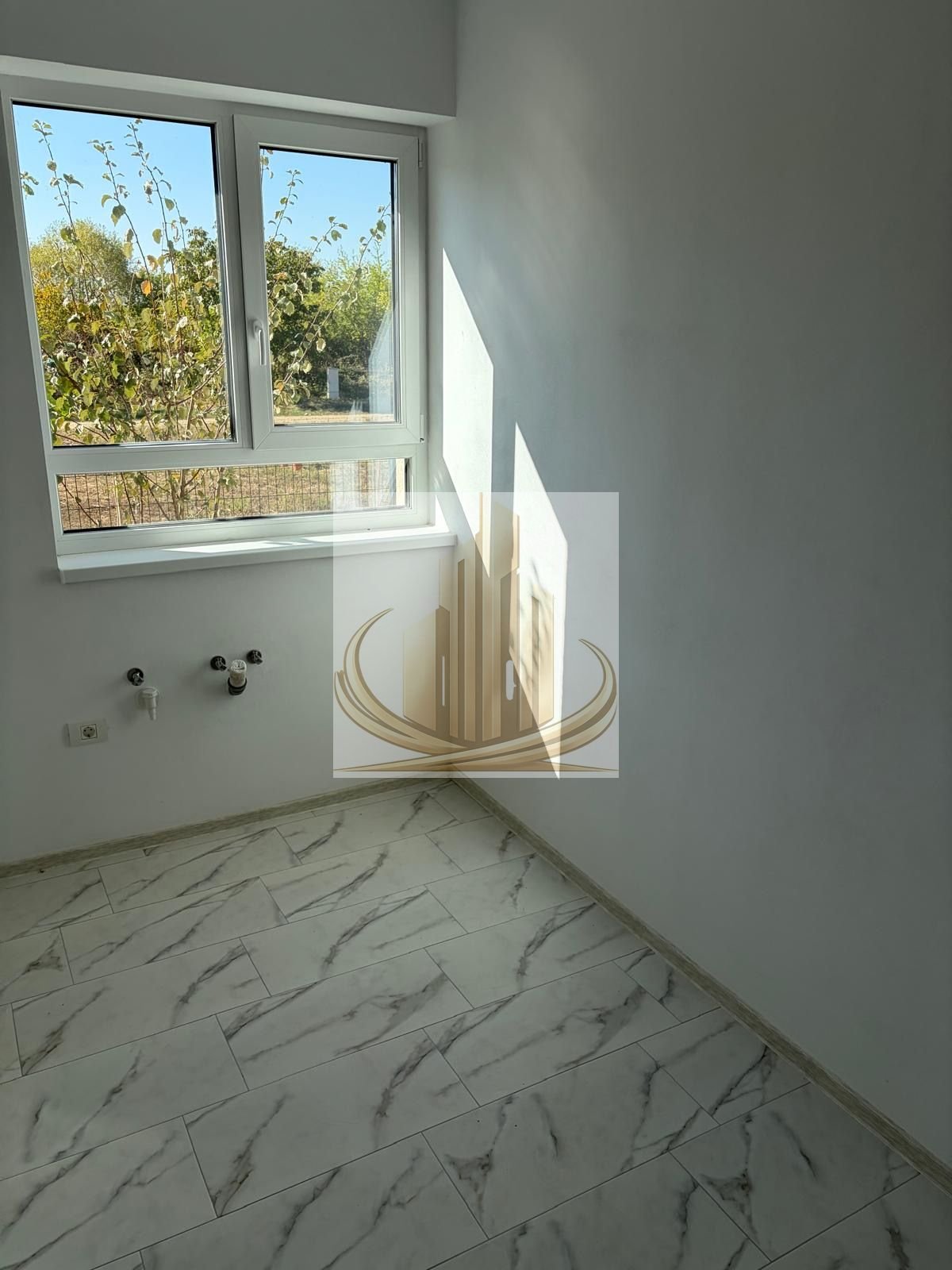 847b5ff899454ab7b22cf9637a5e6062 Apartament tip SAD de vânzare –locație excelentă!