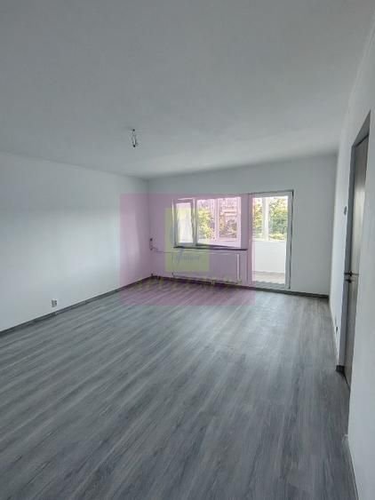 Garsonieră spațioasă de vânzare – Vitan, la câteva minute de Mall Vitan.