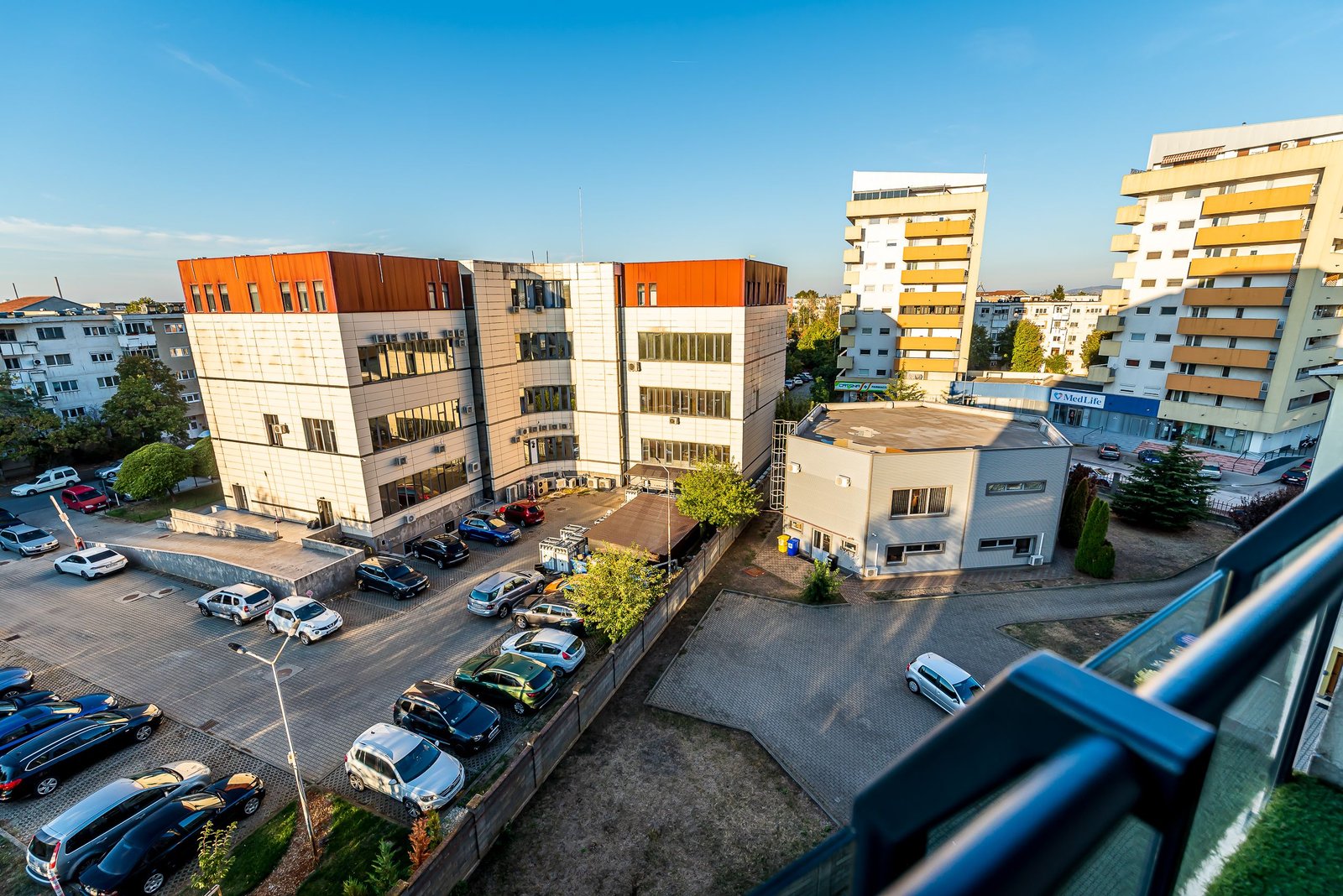 La câtiva pași de mal | 2 camere, 52 mp utili, bloc nou cu lift
