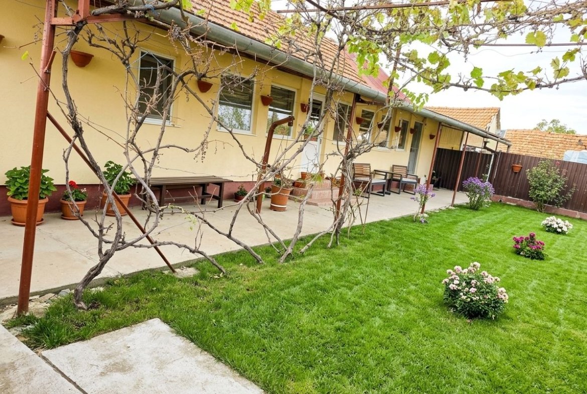 Casă la țară, în satul Cadar (comuna Tormac) la 40 km de Timișoara