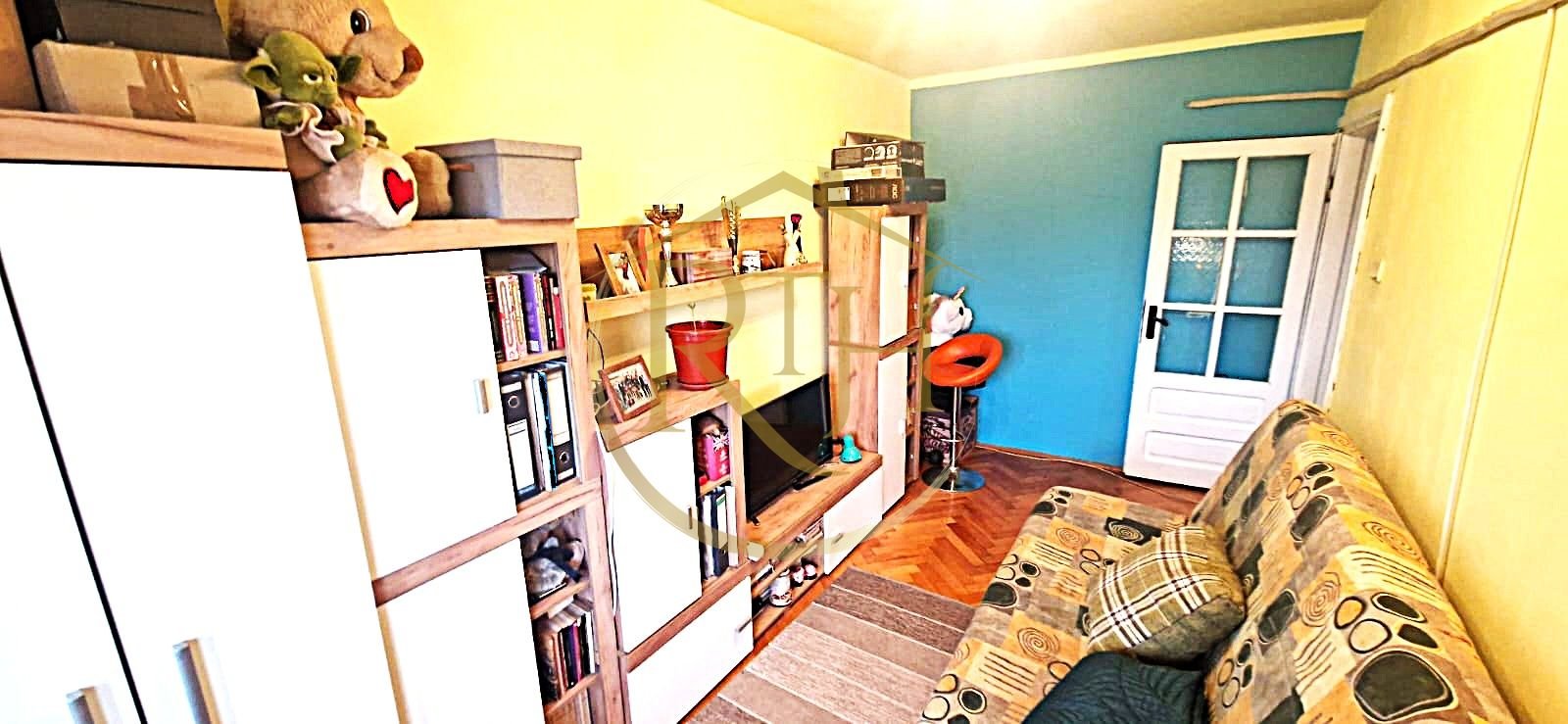 8914106f512c41788d7b7b0298746407 Vand apartament cu 4 camere in zona spitalul judetean,comision ,,0”