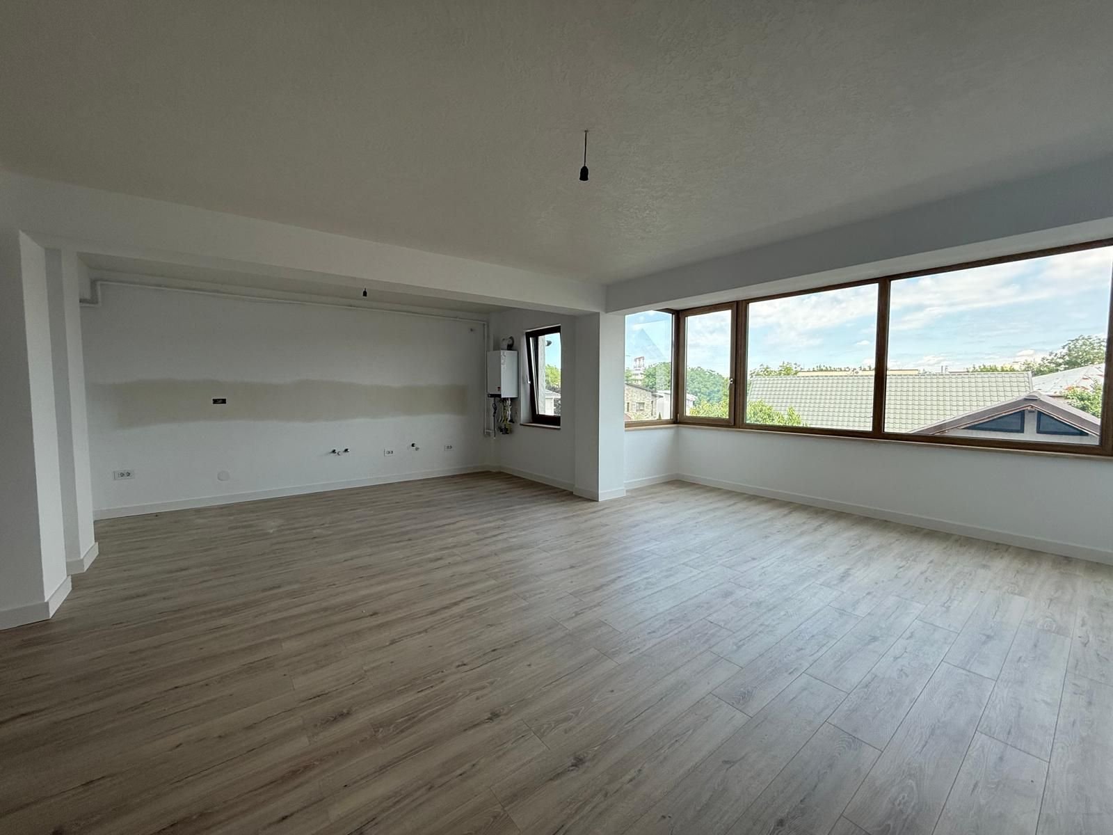 899d9bfe800049829257262ee3e48d4a Titan- Bloc boutigue- apartament 2 camere -living generos