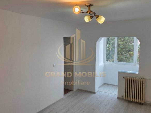 Garsonieră 22 mp + balcon 2,21 mp, etaj 2, Dâmbovița