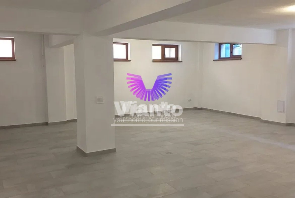 Închiriez clădire/spatiu comercial 4 etaje / Balea