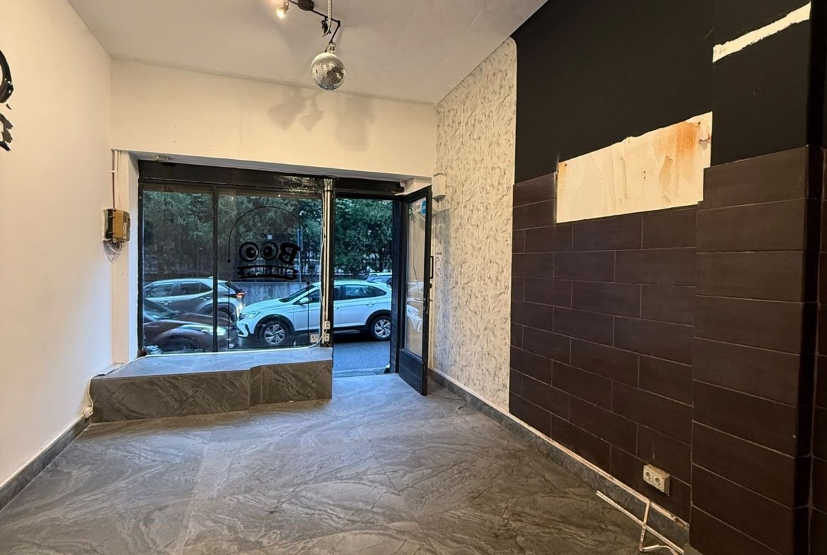 Spațiu comercial cu vitrină și acces stradal /Universitate – Colței