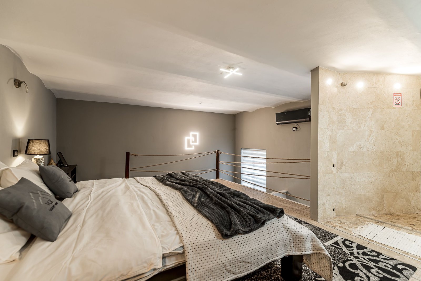 8bce5f4413e34097ac3ccebd5fdd8b28 Ultracentral Arad | 90 mp | mobilat complet | 2 băi