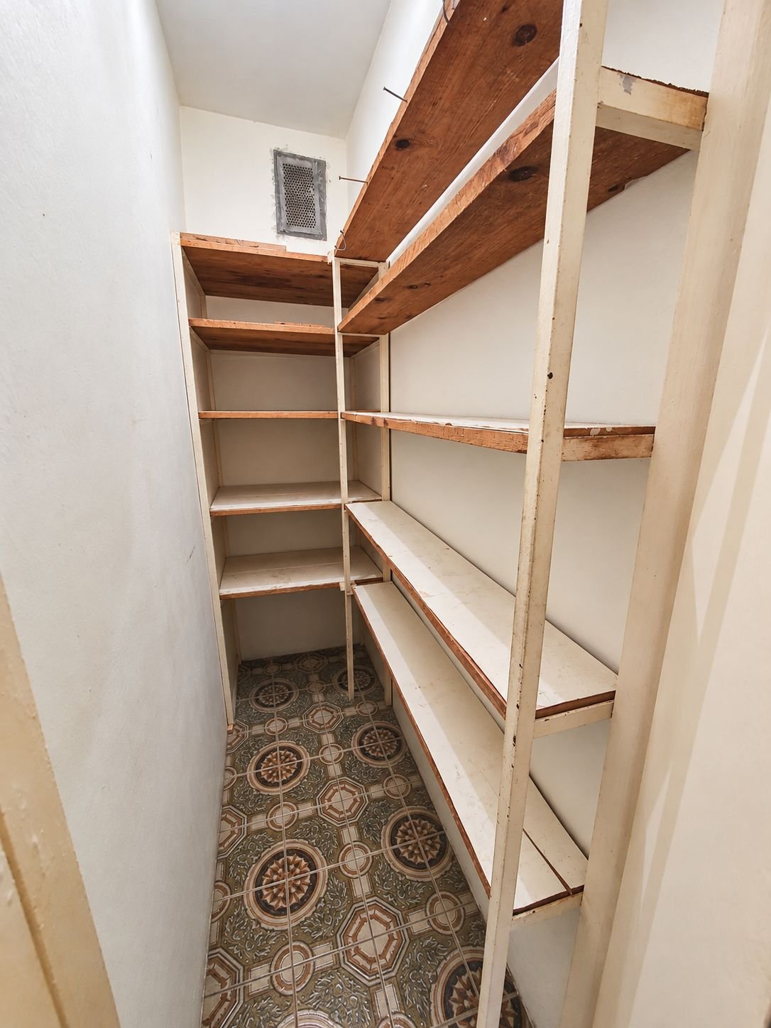 8c61bc65b50746e5a549b04cacdb02a9 Apartament cu 3 camere decomandate, centrală proprie și logie |