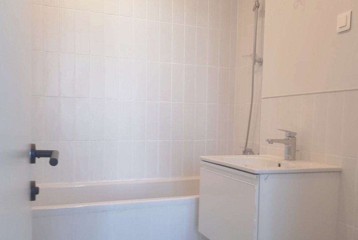 Apartament 3 Camere bucatarie inchisa si Terasă 12 MP cu Vedere Liberă