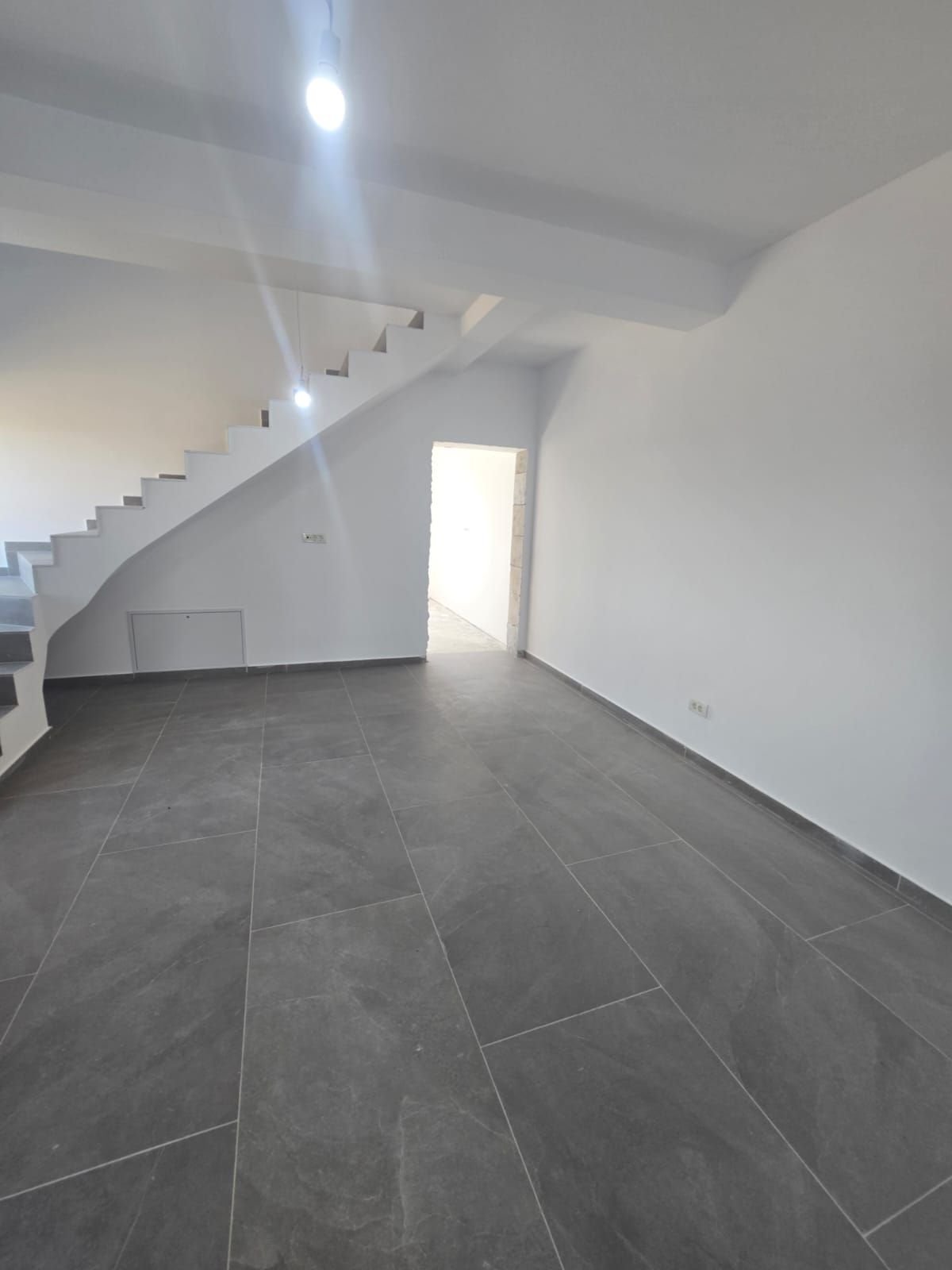 8e2c6ebb80af4049a0b5bf2b5325da1b Duplex cu 4 camere, terasă și logie | Timișoara, Plopi | 172.000 €