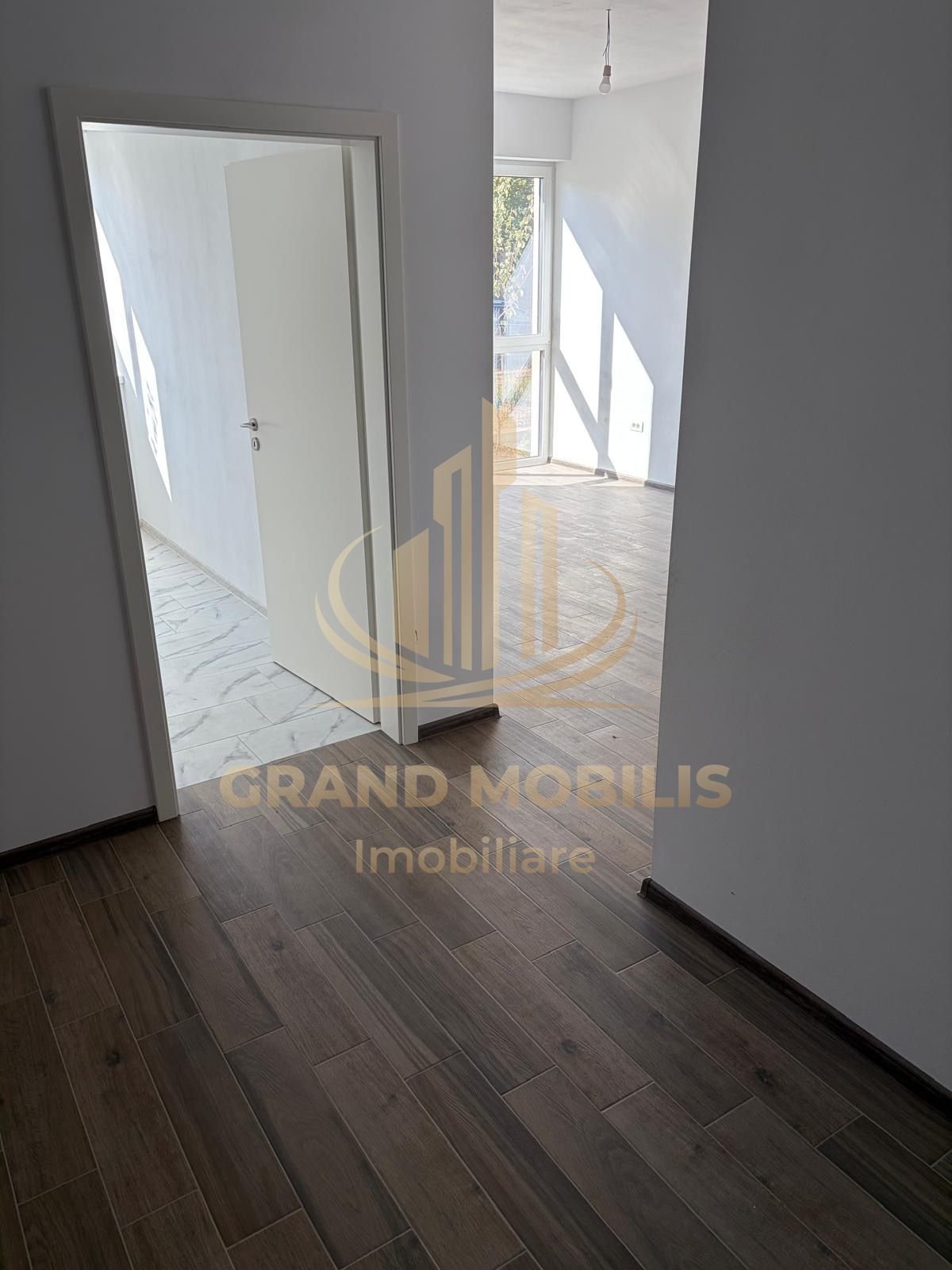 8e96bc1371614954bf14b233867e7e2d Apartament tip SAD de vânzare –locație excelentă!