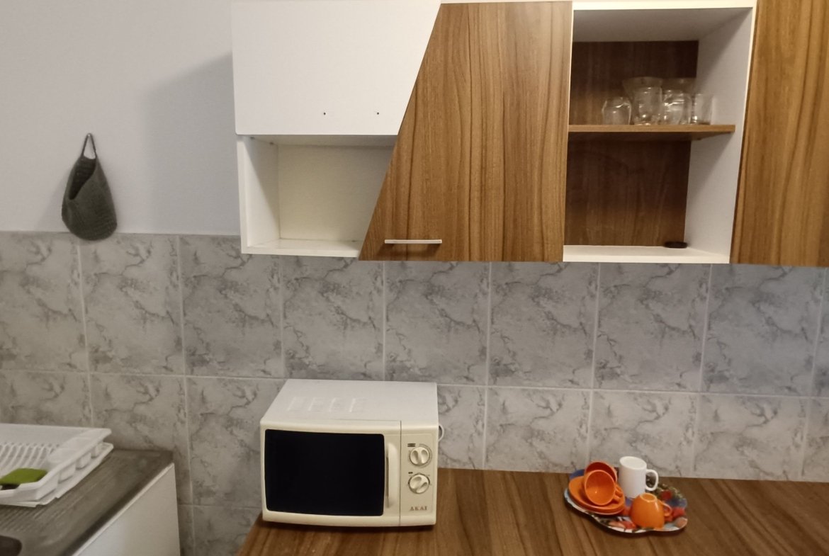 Apartament de închiriat la curte comună chiar în Complexul Studențesc