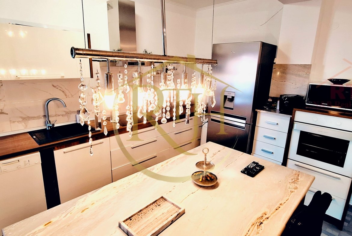 Oferim spre vanzare, proprietate deosebita, 7 camere, zona Modern