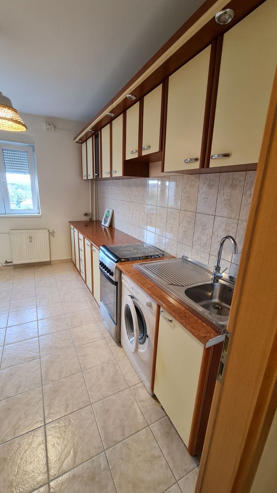 93493f23eec745f7a66ee977e8e786bd Apartament 3 camere | 65 mp | Centrală proprie | Boxă CF | Zona Olimpi