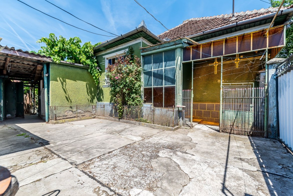 Casă de Vânzare în Bujac | Teren 1.018 MP | 2 Fronturi Stradale
