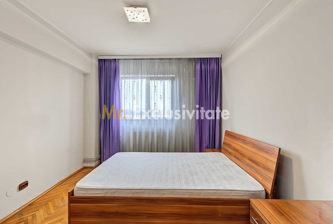 Apartament cu 3 camere decomandat etaj intermediar