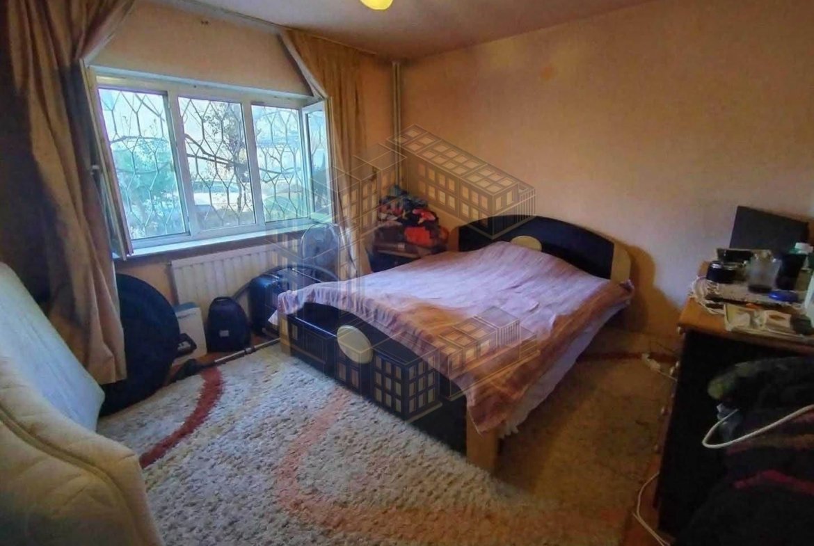 Apartament cu 3 camere, decomandat, centrala,de vânzare, Girocului