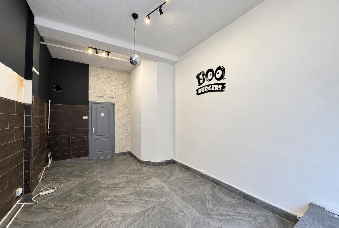 Spațiu comercial cu vitrină și acces stradal /Universitate – Colței