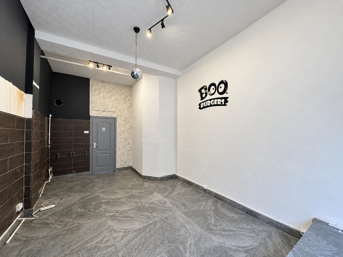 Spațiu comercial cu vitrină și acces stradal /Universitate – Colței