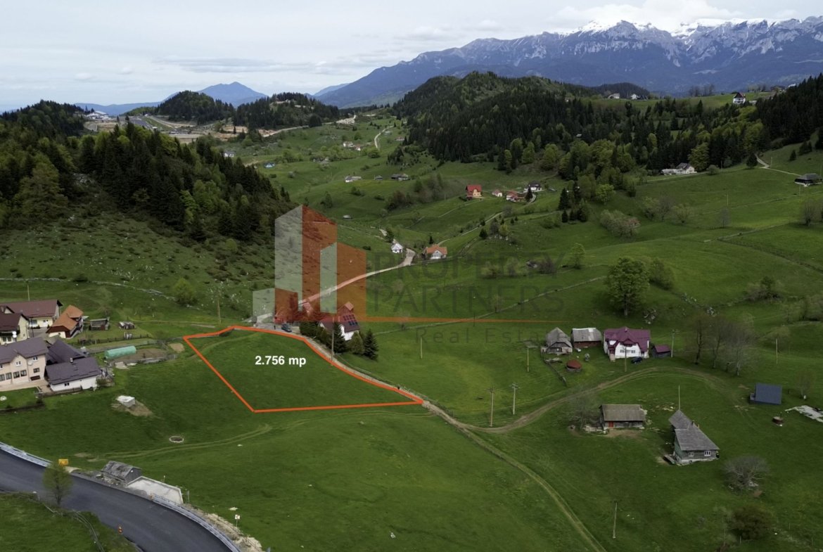 Teren Fundata cu vedere la muntii Bucegi