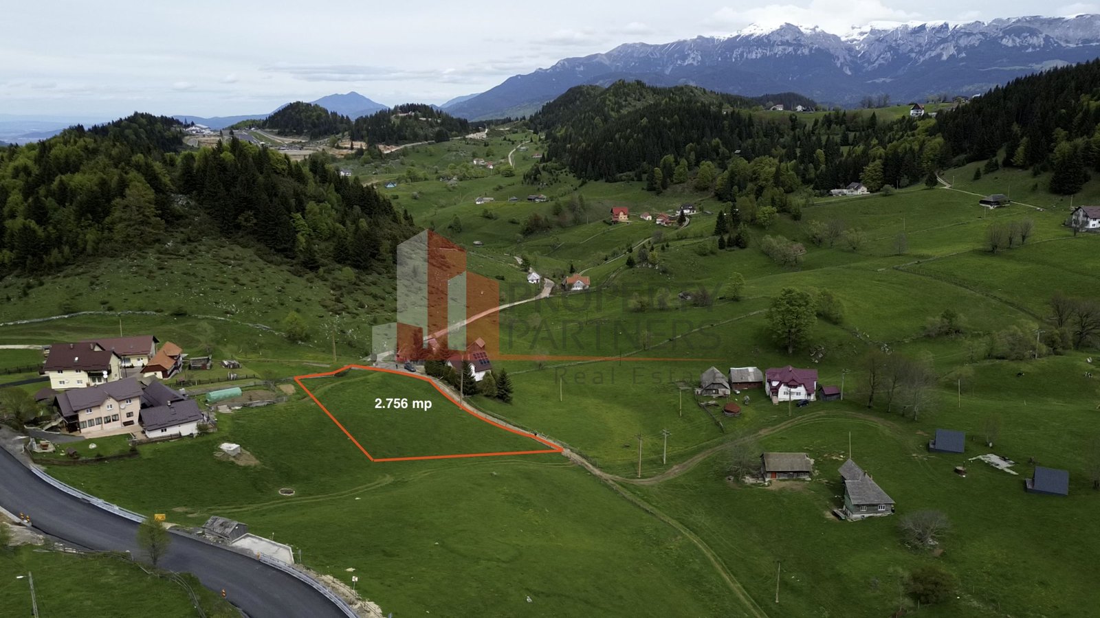 Teren Fundata cu vedere la muntii Bucegi