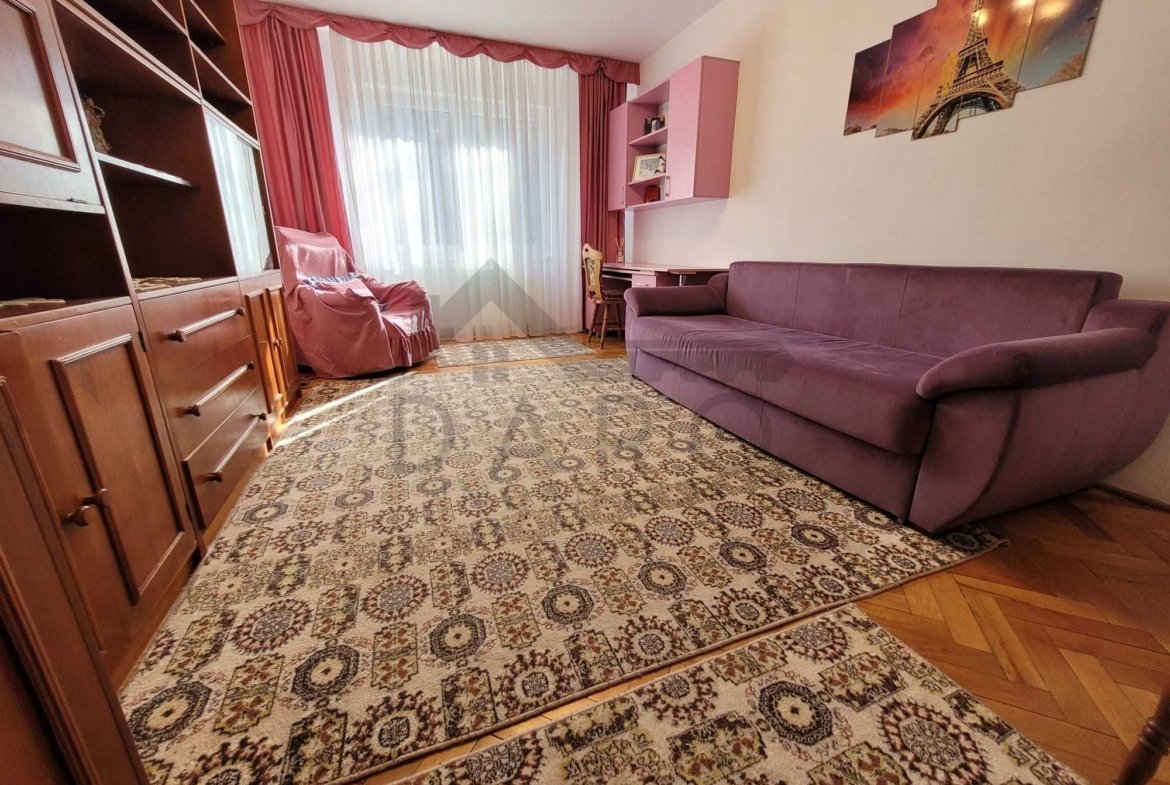 Vand apartament cu 2 camere, etaj 1 pe Bulevardul Pandurilor