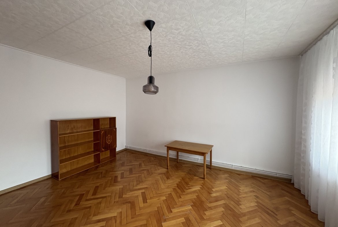 Apartament cu trei camere cartier Racadau