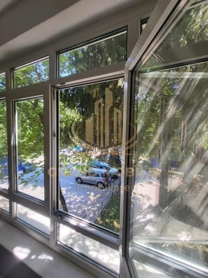 Apartament 4 camere , decomandat,  renovat,centrala proprie,