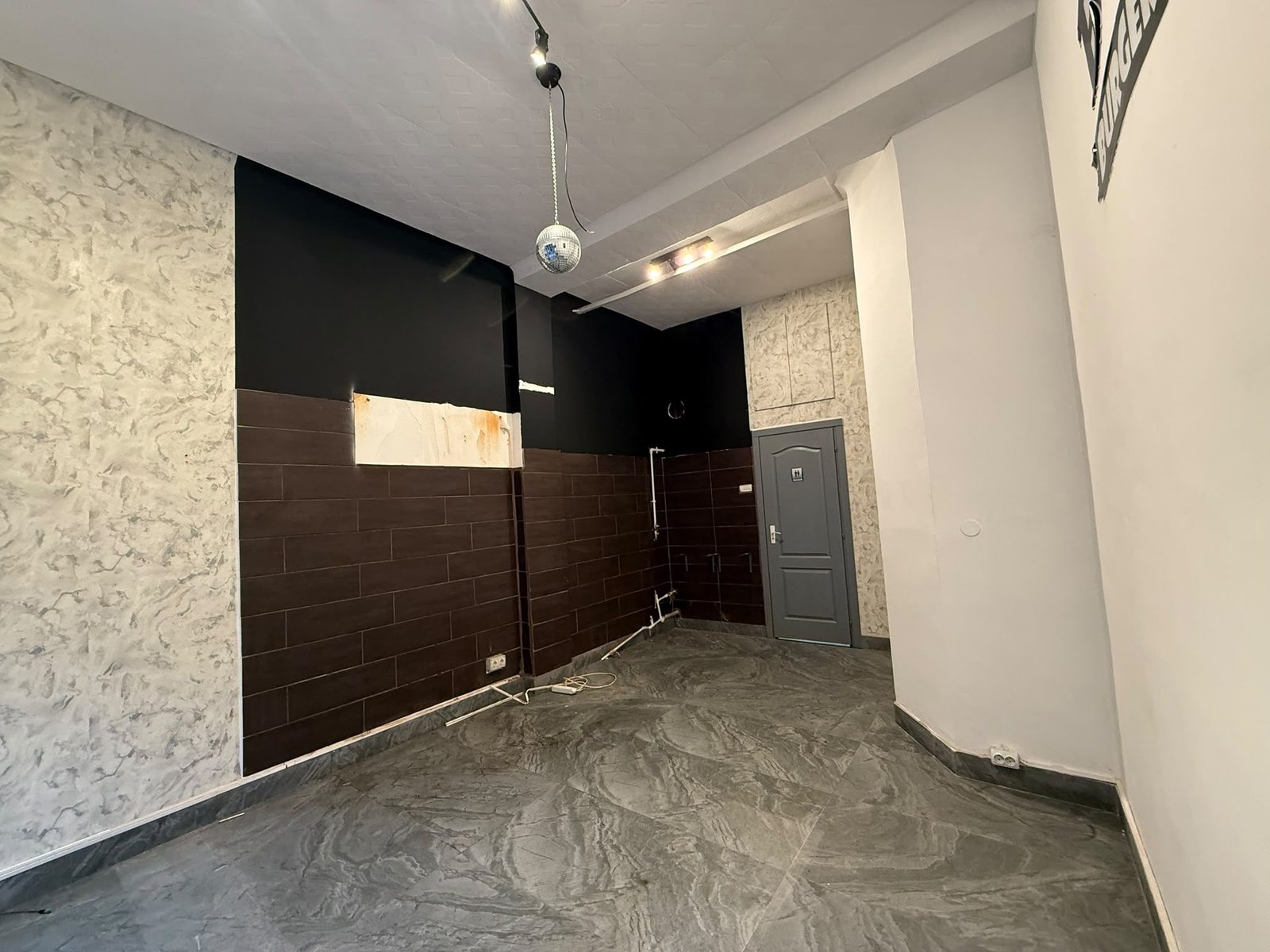 982ce616d9bb4372a2e2e56ef3a6b654 Spațiu comercial cu vitrină și acces stradal /Universitate – Colței