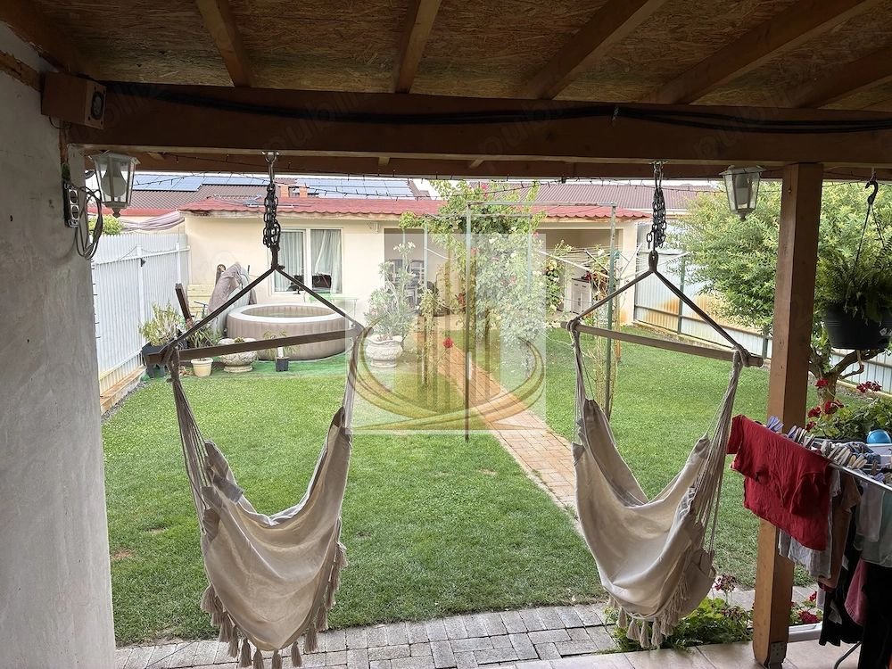 Duplex Moșnița Veche, 70 mp utili panouri fotovoltaice și teren 315 mp