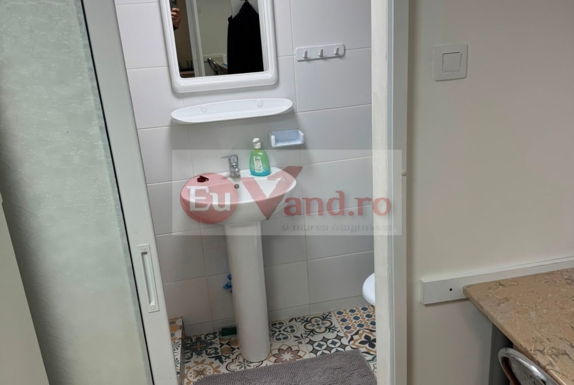 De inchiriat apartament o camera la curte, Zona General, 260 euro negoc.