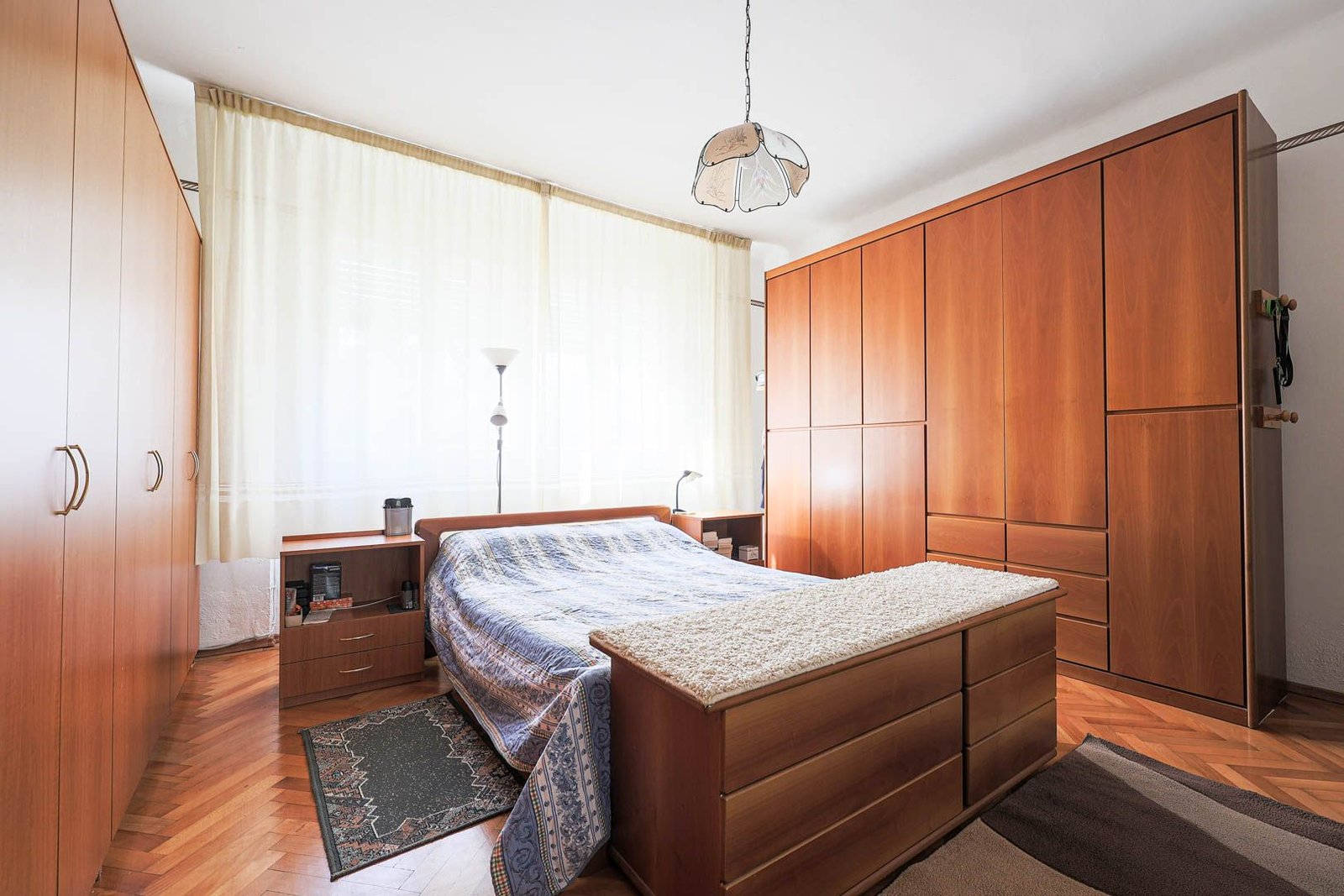 996b15e9f29b4fadbb3bd5ed8d3a4edc Vilă 5 camere, teren 1.500 mp cu livadă, garaj dublu