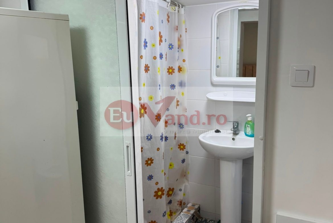 De inchiriat apartament o camera la curte, Zona General, 260 euro negoc.