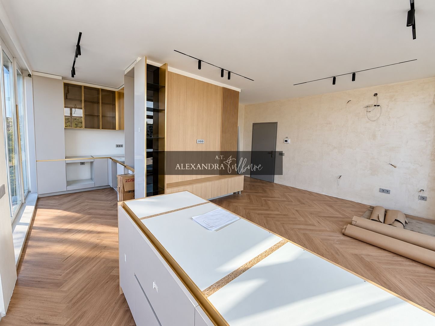 Apartament 3 camere, 3 bai, 84 mp+ terasa 71 mp, garaj