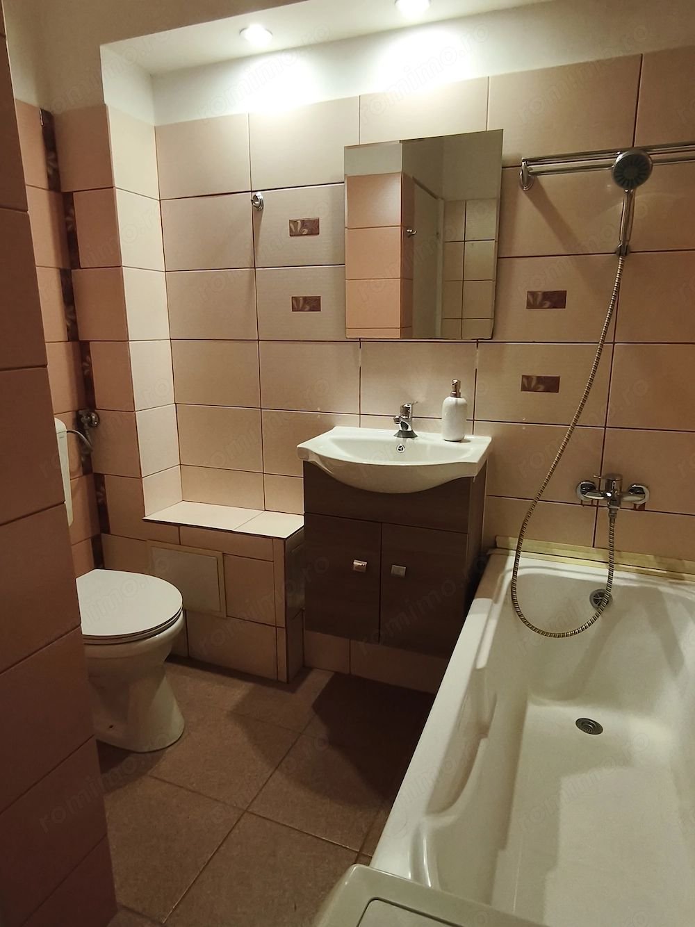 9a826d6128f743abaffee33a899a25db Apartament cu 2 camere, etaj 3 chiar în Complexul Studențesc
