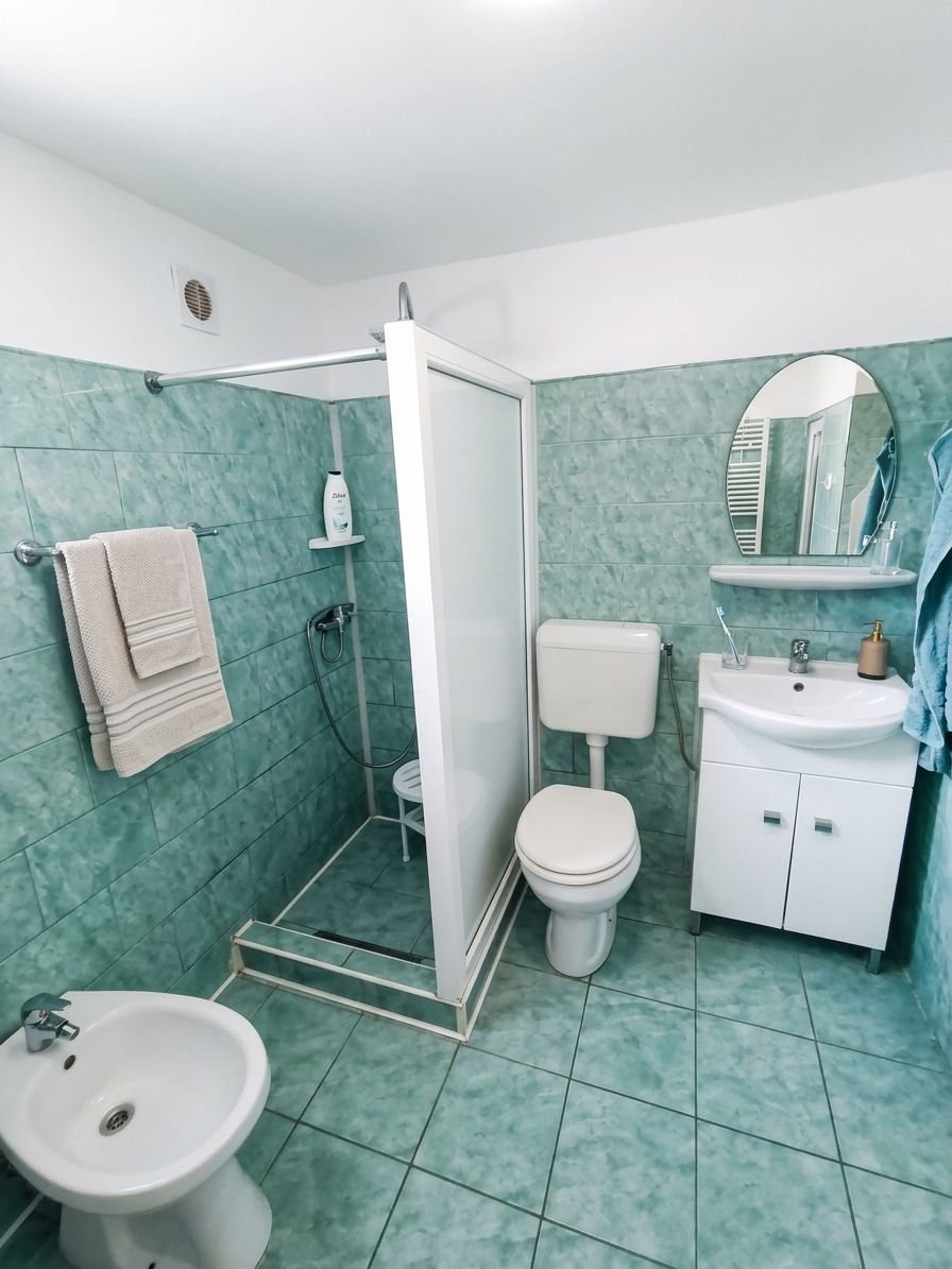 9adf19060b1d4f289d4cf833772010dd Casă cu 4 camere și curte intimă, Calea Martirilor – Timișoara