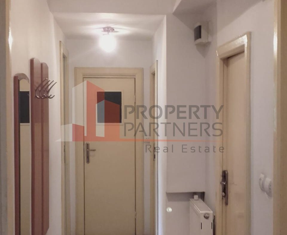 Apartament 3 camere, Bd. Carol I, vizavi de Hotel Montana, centrul Sinaiei