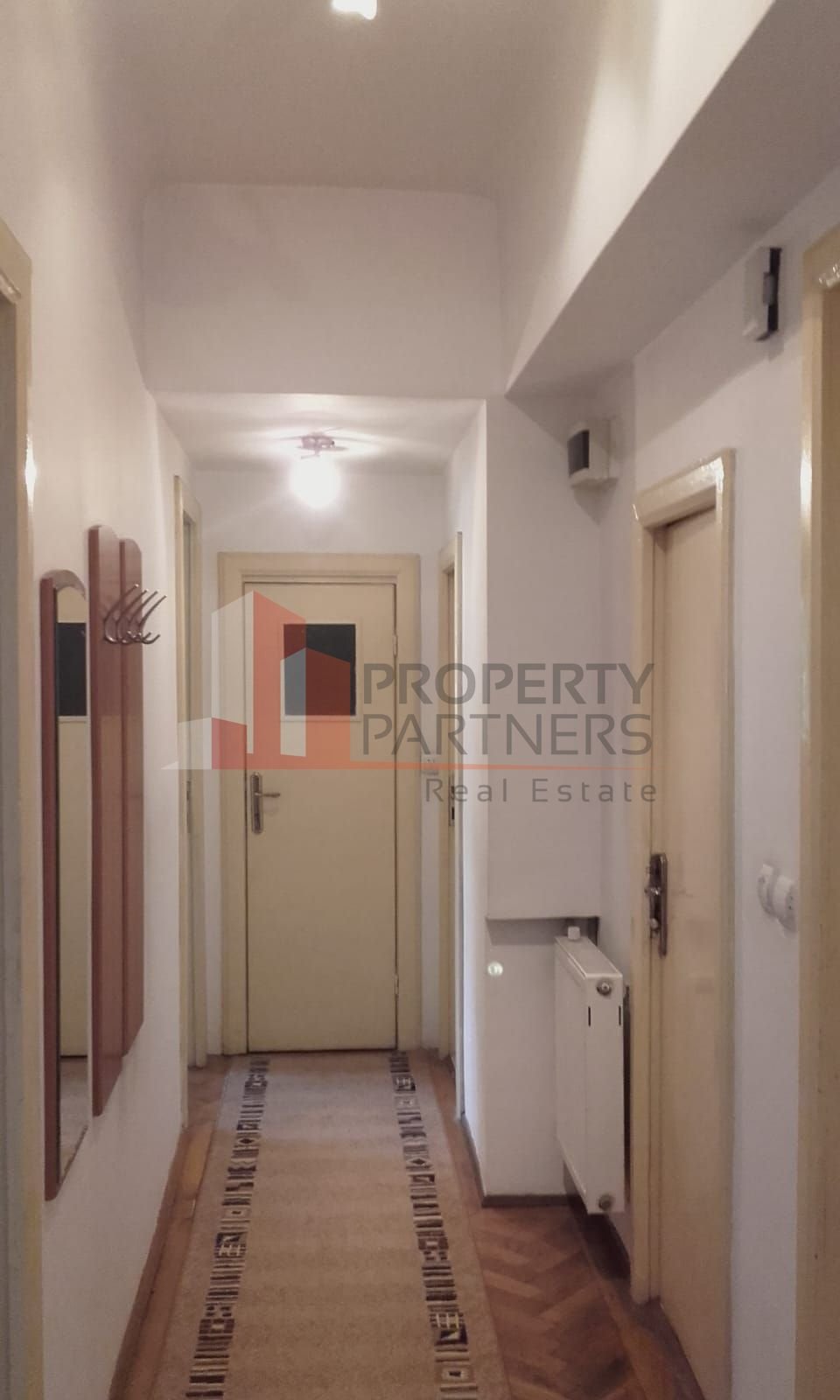Apartament 3 camere, Bd. Carol I, vizavi de Hotel Montana, centrul Sinaiei