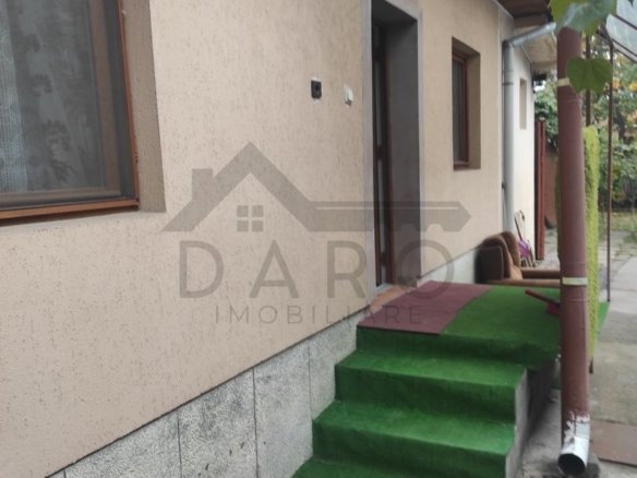 De inchiriat apartament la casa