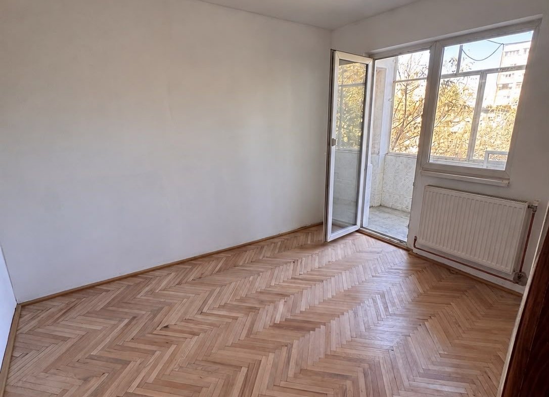 Apartament 3 camere renovat, cu centrală proprie, zona Dacia