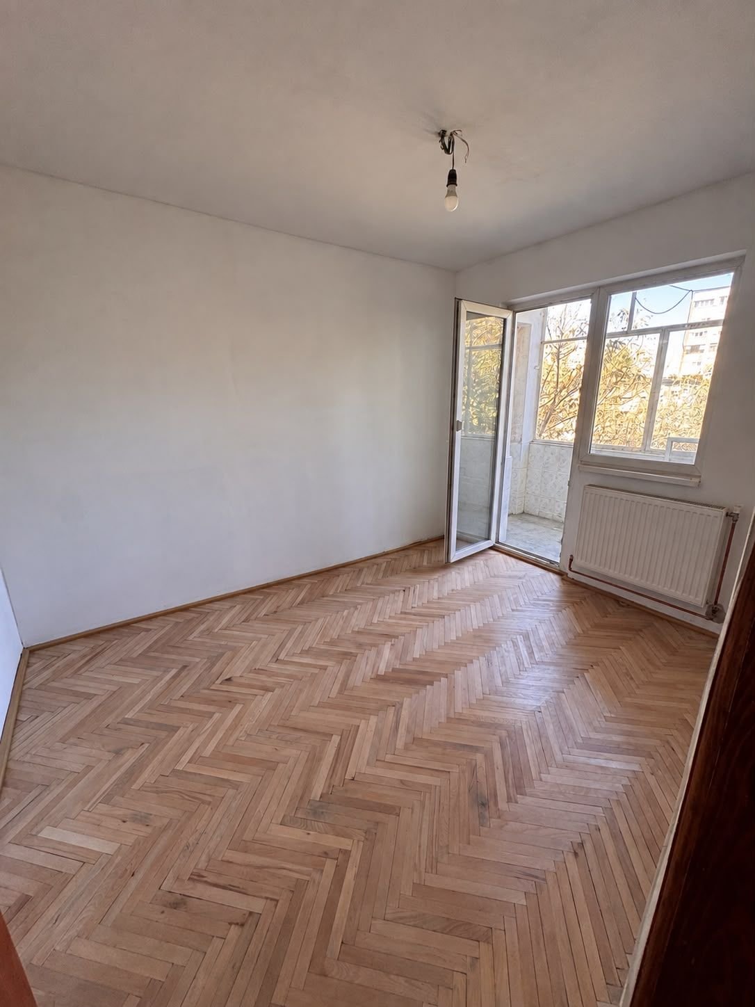9c01572e02704723a5cca0bcd6727b69 Apartament 3 camere renovat, cu centrală proprie, zona Dacia