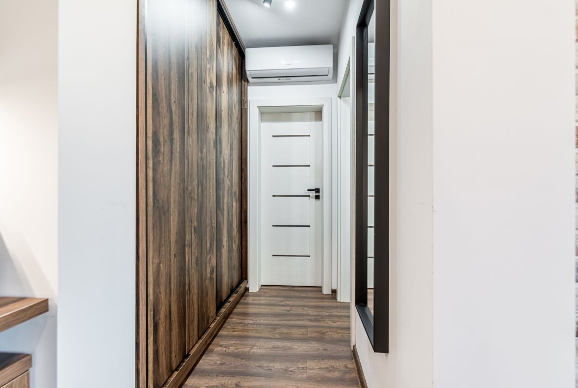 La câtiva pași de mal | 2 camere, 52 mp utili, bloc nou cu lift