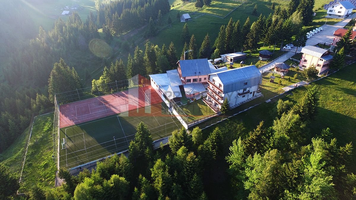 9dd8065ea963432ca6a95f2796fee283 Resort 4 Stele de Vânzare | Fundata Brașov | 45.000mp | 43 Unități |