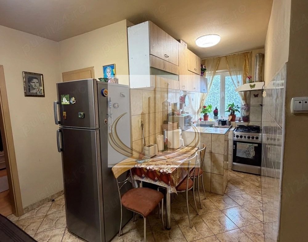 Apartament 3 camere, 50 mp utili + balcon 4 mp, etaj 3, Calea Șagului